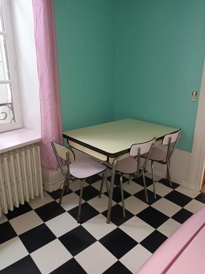 Vintage ,La Capsule Temporelle Wifi Draps Parking Publique Gratuit Lejlighed Thiers Eksteriør billede