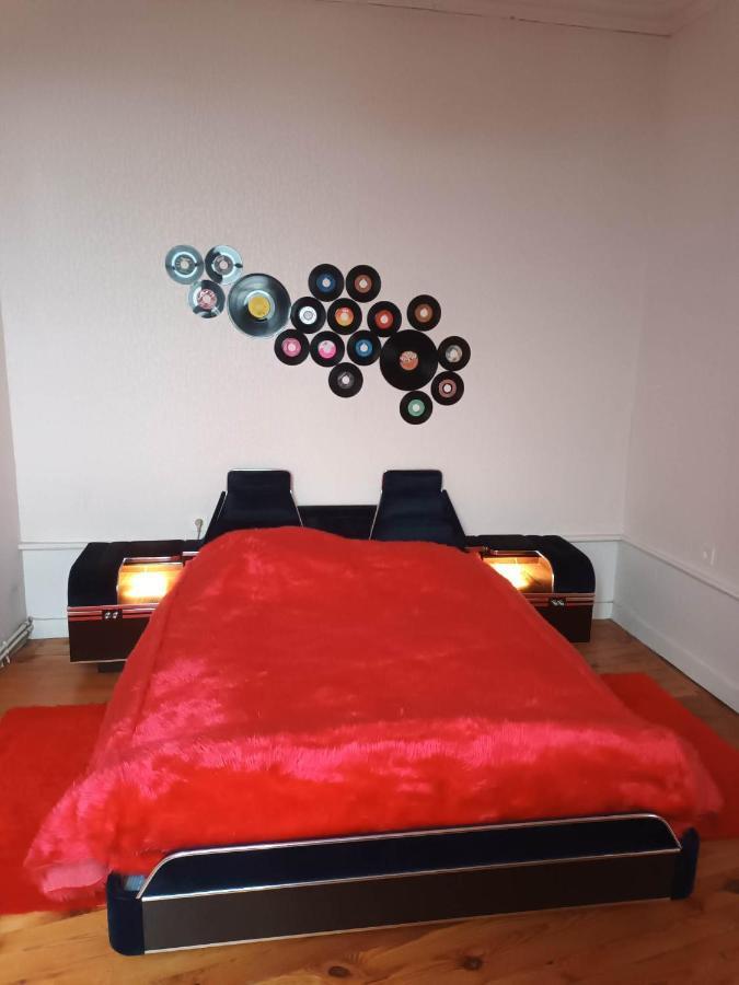 Vintage ,La Capsule Temporelle Wifi Draps Parking Publique Gratuit Lejlighed Thiers Eksteriør billede